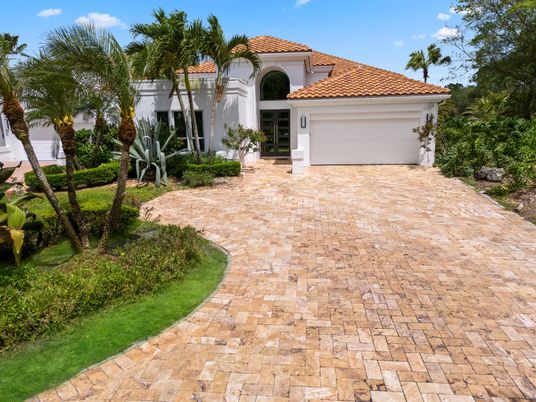 Attached, Exterior, Facade, Mediterranean