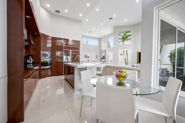 Dining room, Interior, Kitchen, Recessed Lighting, Stainless Steel Appliances