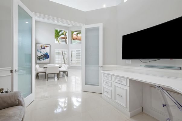 Dining room, Interior, Recessed Lighting