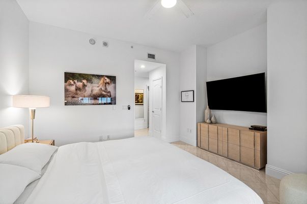 Bedroom, Interior, Recessed Lighting