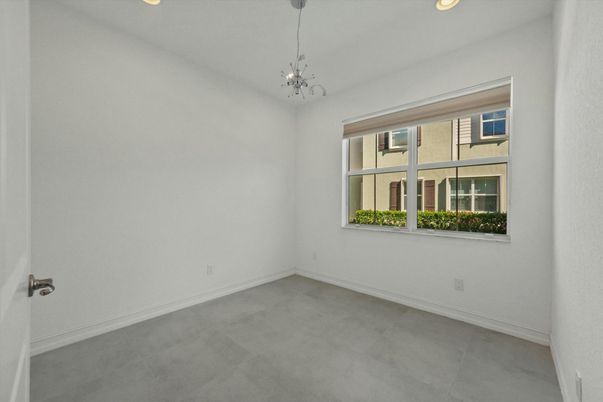 Chandelier, Empty room, Interior, Recessed Lighting