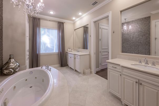 Bathroom, Dual Sink Vanities, Interior, Recessed Lighting