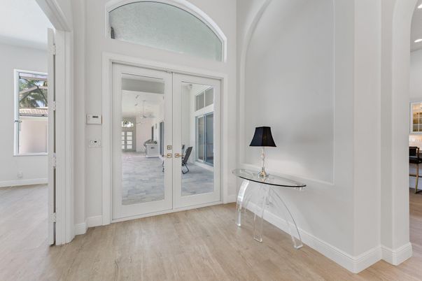Interior, Recessed Lighting, Wood Texture Flooring