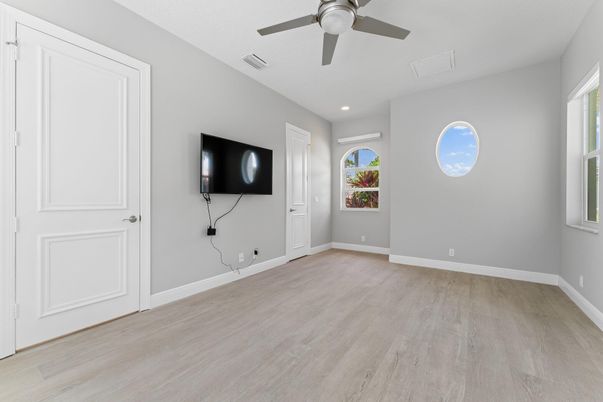 Empty room, Interior, Recessed Lighting, Wood Texture Flooring