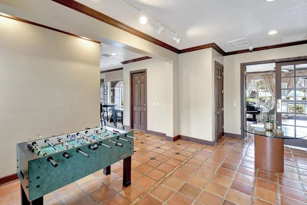 Game Room, Interior, Recessed Lighting