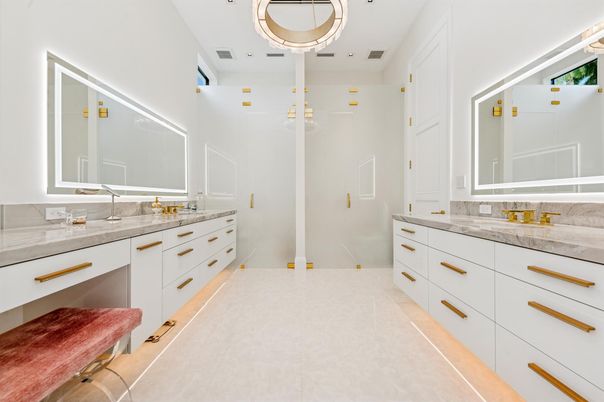 Bathroom, Dual Sink Vanities, Interior