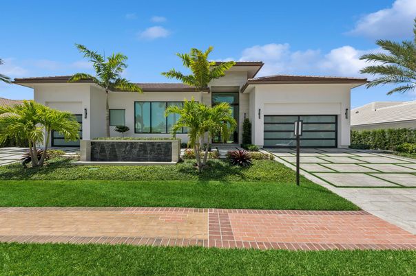Attached, Backyard, Exterior, Facade, Modern