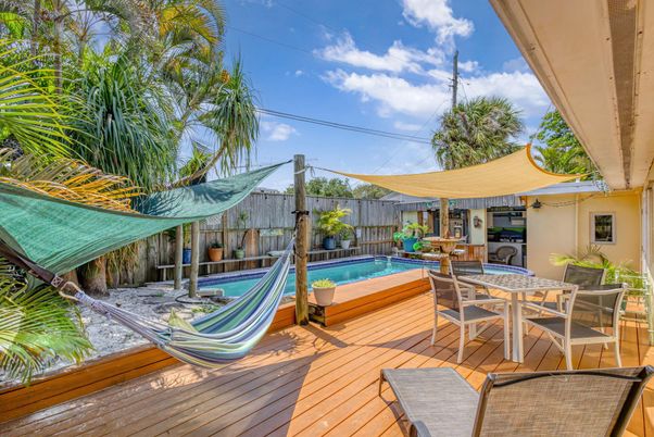 Exterior, Pool