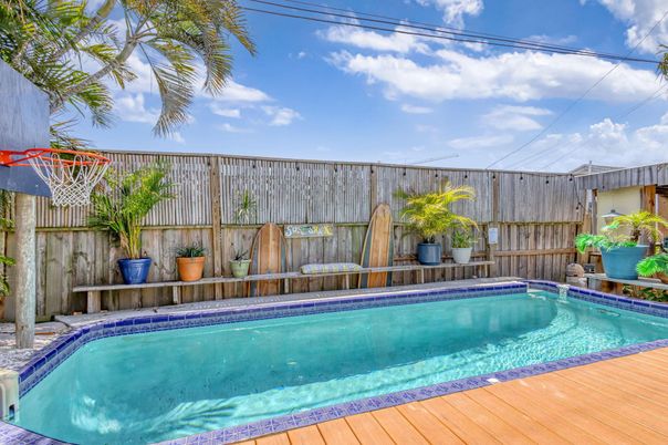 Exterior, Pool