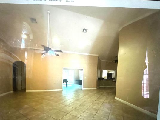 Empty room, Interior