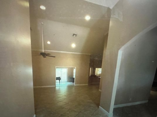 Empty room, Interior, Recessed Lighting