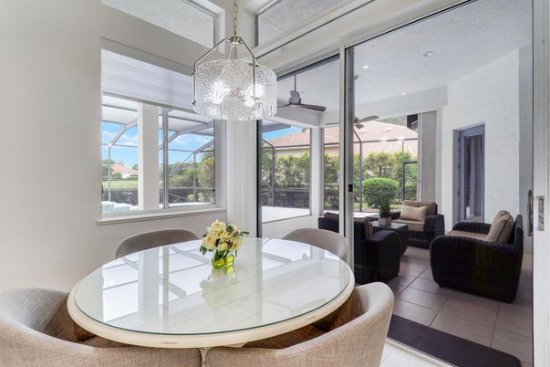 Dining room, Interior, Living room, Pendant Lights