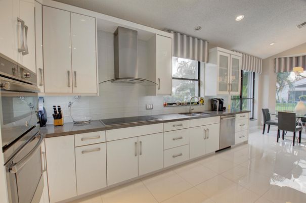 Dining room, Interior, Kitchen, Recessed Lighting, Stainless Steel Appliances
