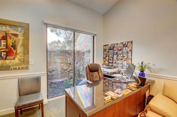 Home Office, Interior