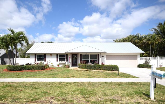 Attached, Exterior, Facade, Ranch