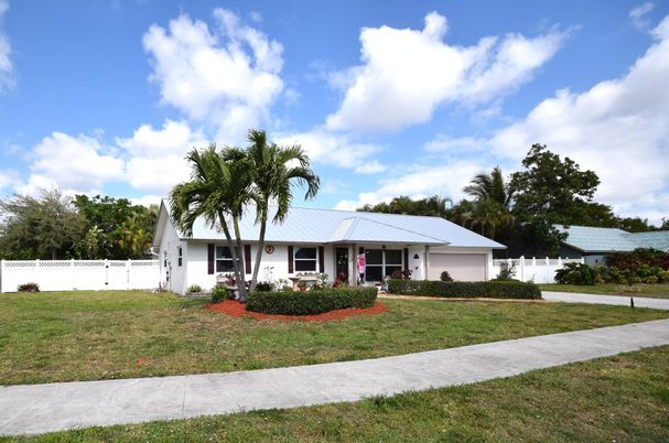 Attached, Backyard, Exterior, Facade, Ranch
