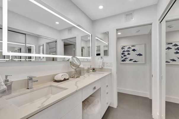 Bathroom, Dual Sink Vanities, Interior, Recessed Lighting