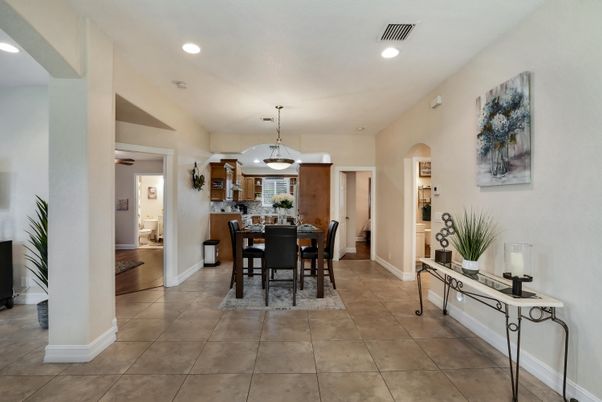 Dining room, Interior, Pendant Lights, Recessed Lighting