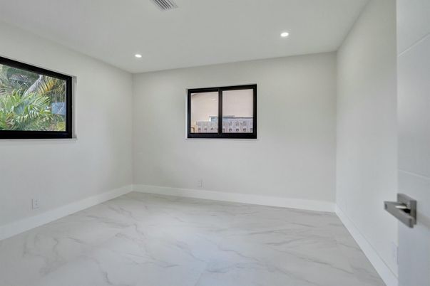 Empty room, Interior, Marble, Recessed Lighting