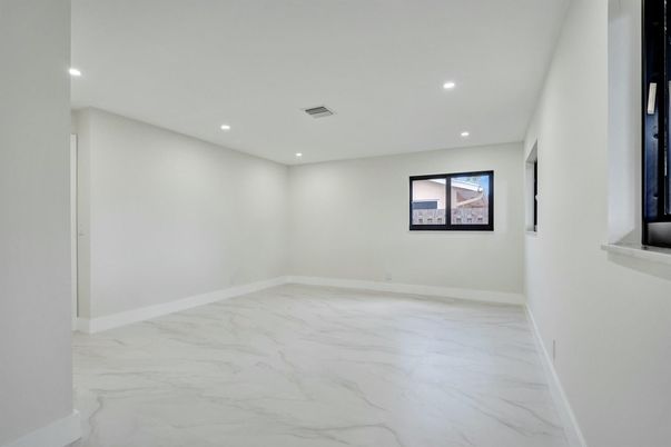 Empty room, Interior, Marble, Recessed Lighting