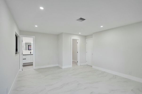 Empty room, Interior, Marble, Recessed Lighting