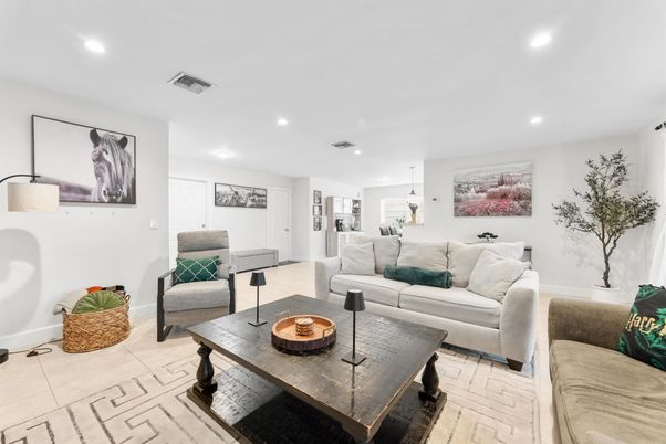 Interior, Living room, Pendant Lights, Recessed Lighting