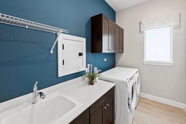 Interior, Washer, Wood Texture Flooring