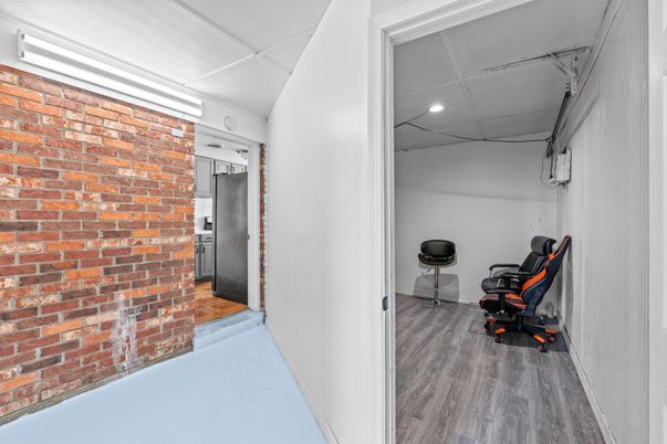 Fitness Equipment, Interior, Recessed Lighting, Stone Walls, Wood Texture Flooring
