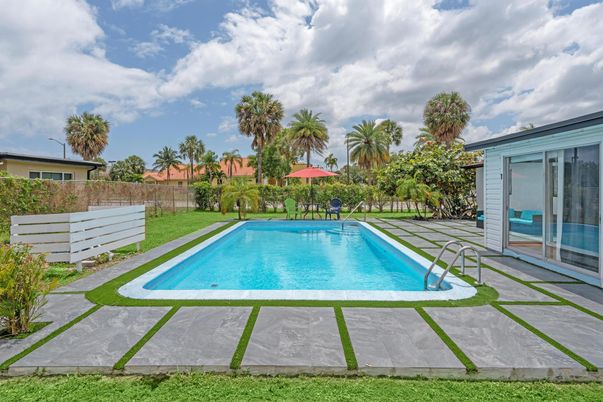 Exterior, Pool