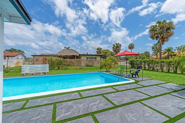 Exterior, Pool