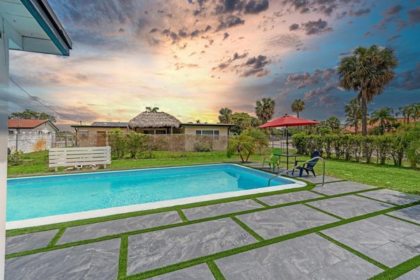 Exterior, Pool