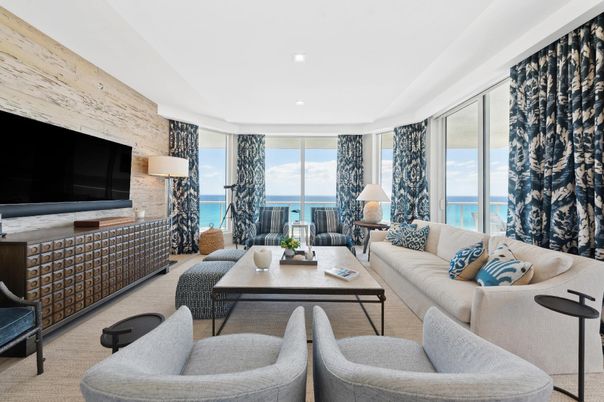 Interior, Living room, Recessed Lighting, Stone Walls, Water