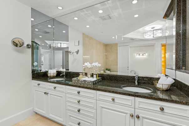 Bathroom, Dual Sink Vanities, Interior, Recessed Lighting