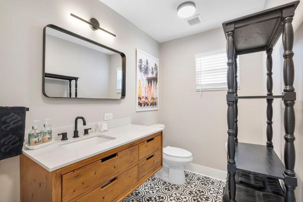 Bathroom, Dual Sink Vanities, Interior