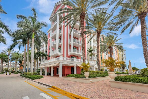 Exterior, Facade, Condo Building