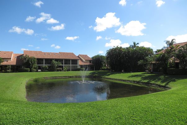 Exterior, Lake