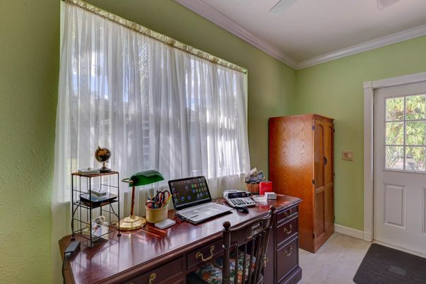 Home Office, Interior
