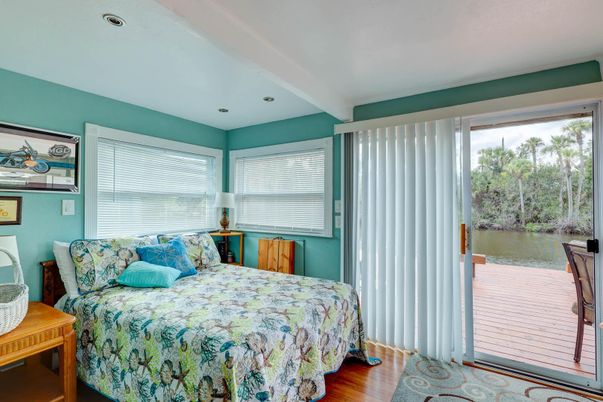Bedroom, Interior, Recessed Lighting, Water, Wood Texture Flooring