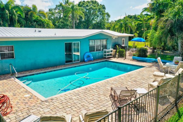 Exterior, Pool