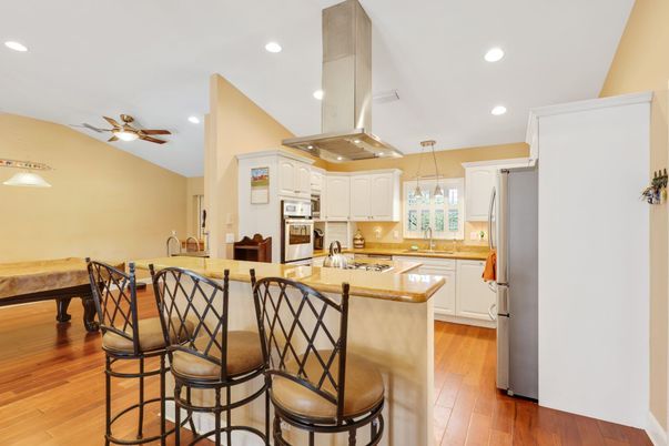 Dining room, Interior, Kitchen, Pendant Lights, Recessed Lighting, Wood Texture Flooring