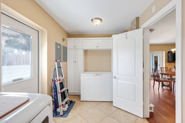 Dining room, Interior, Utility Closets, Washer, Wood Texture Flooring