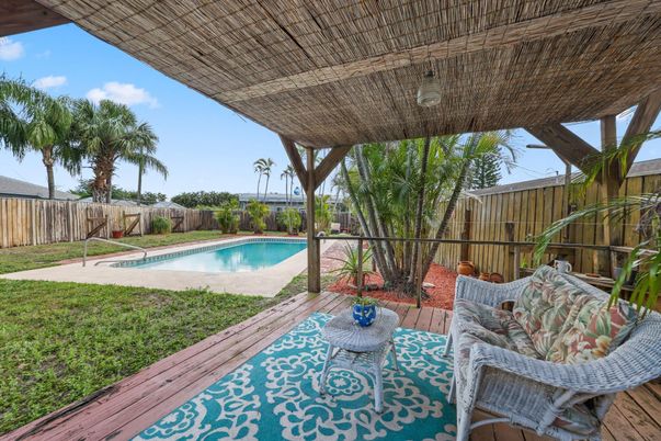 Exterior, Pool