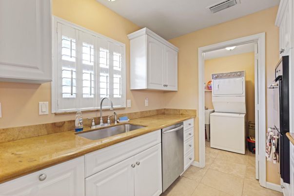 Interior, Kitchen, Recessed Lighting, Washer