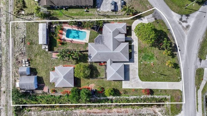 Exterior, Drone