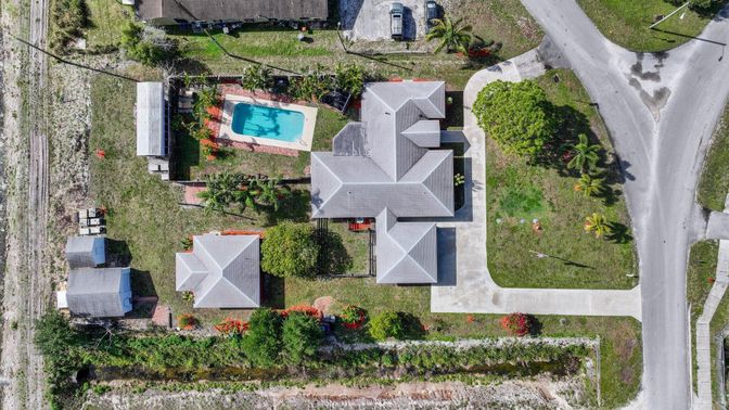 Exterior, Drone