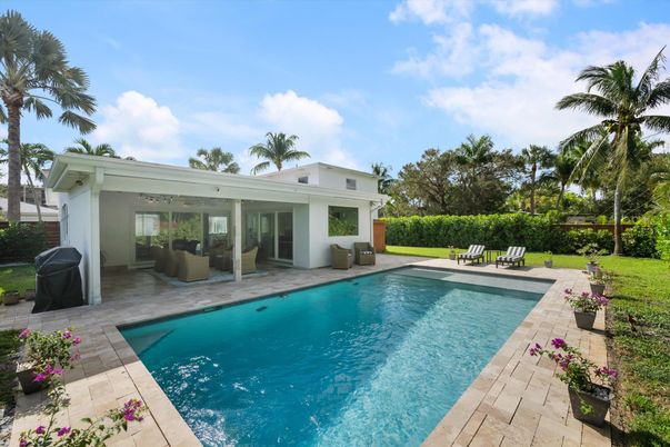 Exterior, Pool