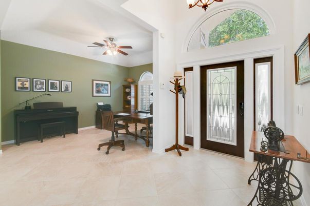 Interior, Piano