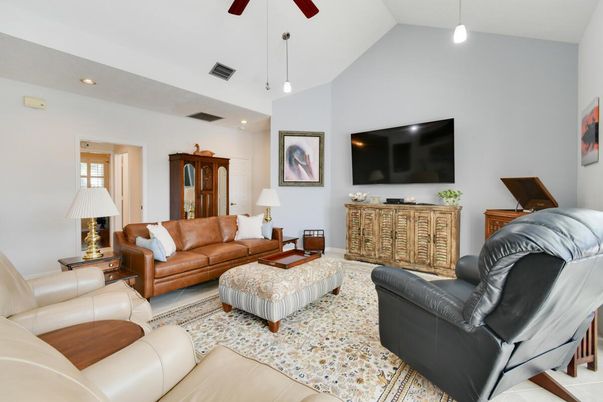 Interior, Living room, Pendant Lights, Recessed Lighting