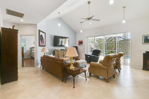 Interior, Living room, Pendant Lights, Recessed Lighting