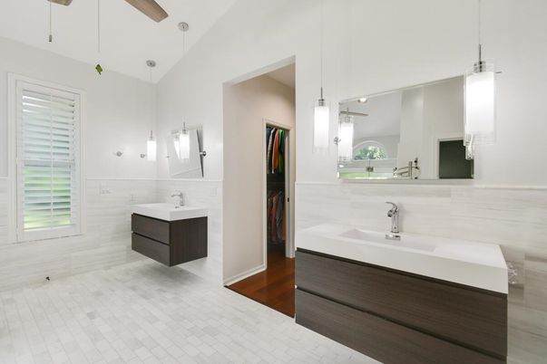 Bathroom, Dual Sink Vanities, Interior, Pendant Lights